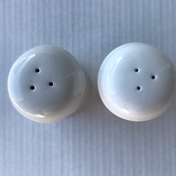 Vintage Hallmark Holly Berries Salt & Pepper Shakers 3.75” Tall - Picture 3 of 6